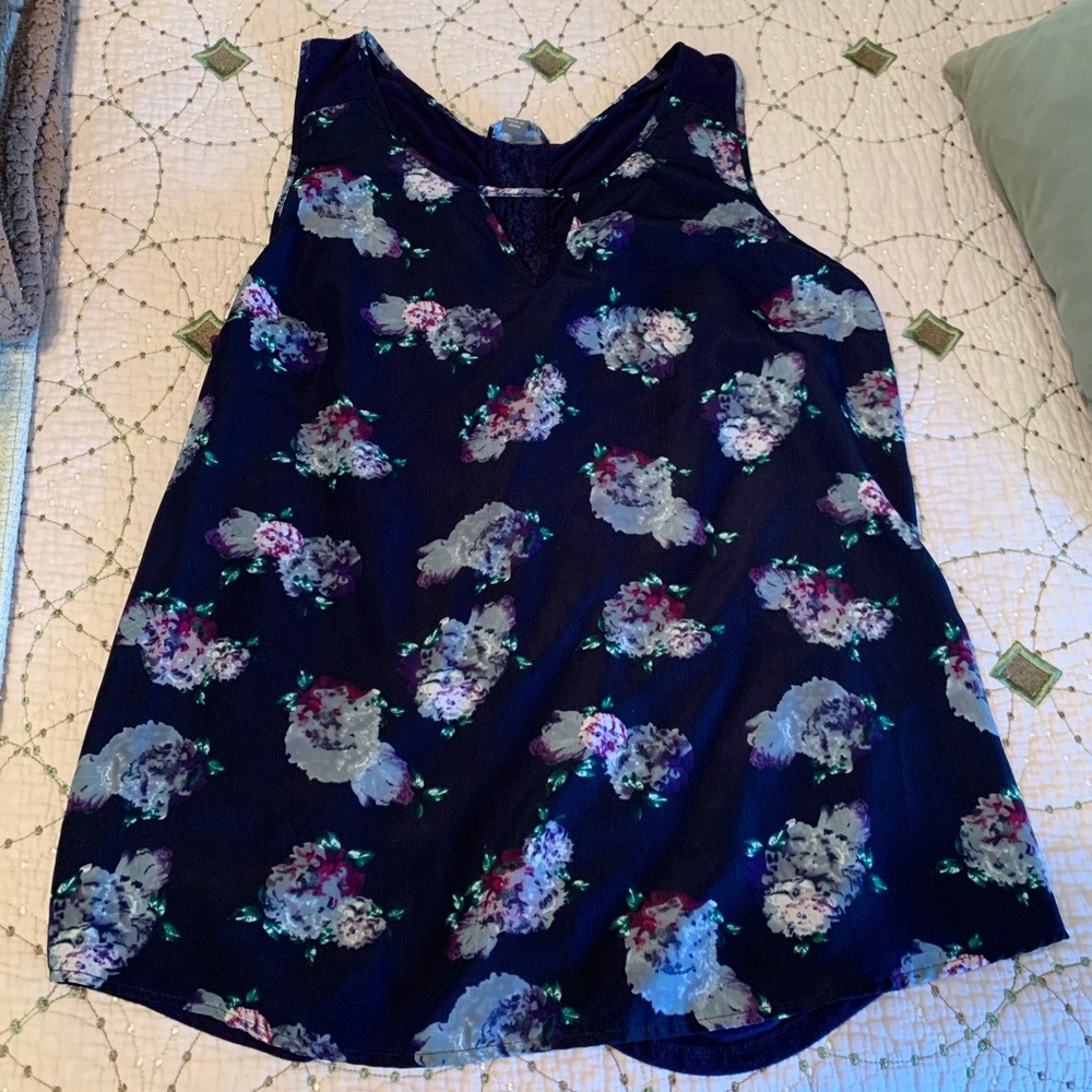 Floral pattern blouse with pinched back detail